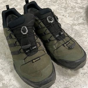 LIKE NEW Adidas Men’s Outdoor Terrex Swift R2 GTX.